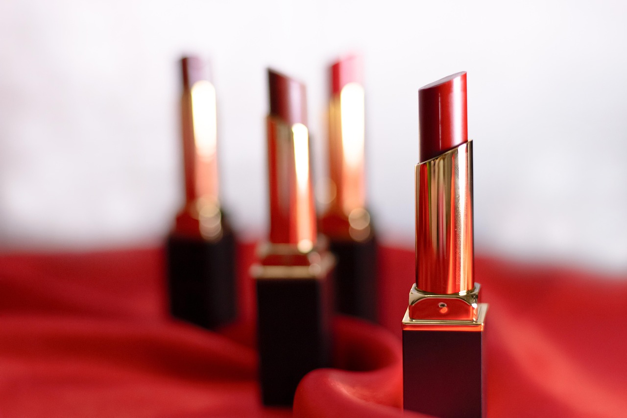 entdecken sie hilfreiche makeup-tipps für einen makellosen look. von der grundierung bis zum letzten schliff – lernen sie professionelle techniken und trends kennen.